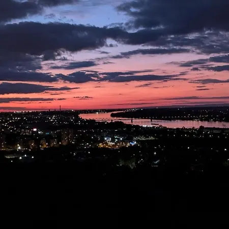 Luxury Getaway With Comfort!